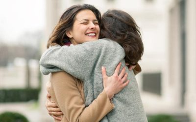 چرا دوست داریم کسی را بغل کنیم؟ (در مغز چه می گذرد!)