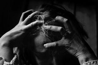 چطور از شر افکار ناخواسته رها شویم؟