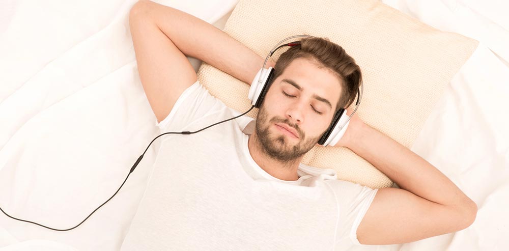 آیا ضربان دو گوشی می تواند به شما کمک کند به خواب بروید؟