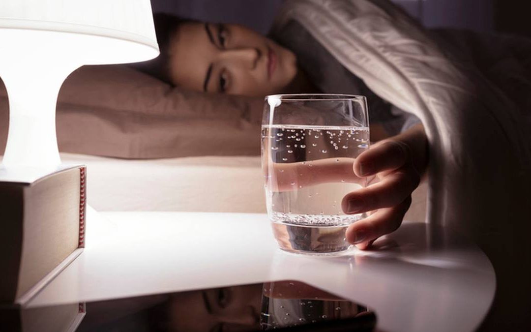 علت خشک شدن دهان در شب و چگونه از آن جلوگیری کنیم