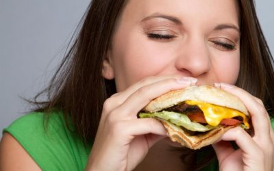 غذا خوردن احساسی یا عصبی: هر آنچه باید درباره آن بدانید