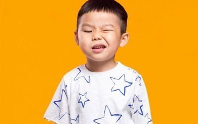 اختلال تیک در کودکان اغلب نادیده گرفته می شود: چگونه علائم را تشخیص دهیم