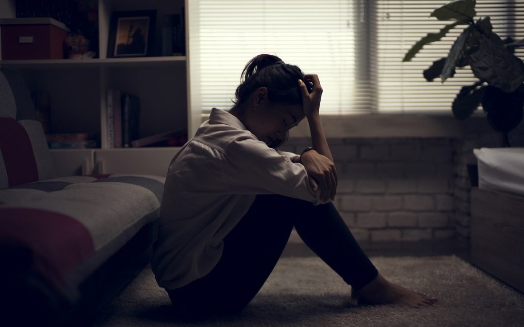 چرا افسردگی میگیریم؟ علل و دلایل افسرده شدن چیست؟