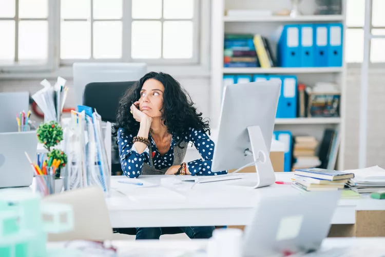 آیا ADHD با افزایش سن بدتر می‌شود؟ بیش فعالی تا چه سنی ادامه دارد؟