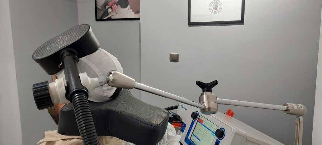 کویل پروانه‌ای (Figure-8) دستگاه rTMS برای درمان دقیق افسردگی در کلینیک دانا شیراز