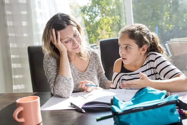 نحوه تربیت کودک بیش فعال توسط والدینی که ADHD دارند!