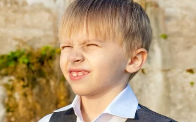 بهترین دکتر تیک عصبی کودکان در شیراز؛ چگونه انتخاب کنیم؟